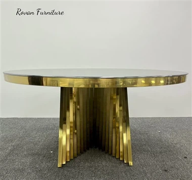 Ny ankomst bryllupsrunde bord med forskellige glasplader